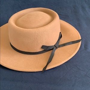 NWT wise brimmed circle hat FOREVER 21